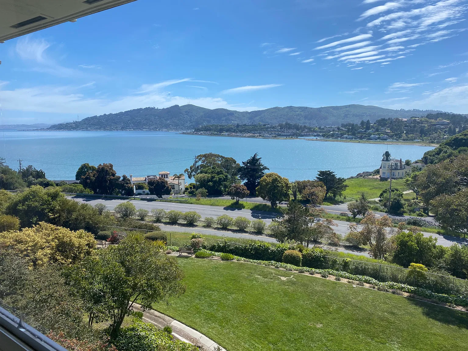 Janet Way, Tiburon — Photo 2