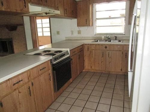 5th image of 2715 NE 16th Ave