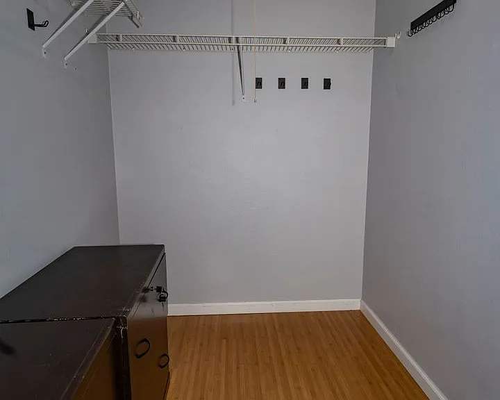 317 E Amelia St #8 — Photo 9