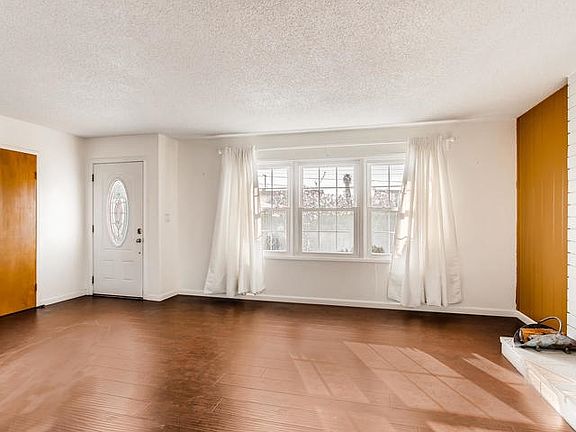 3rd image of 927 Nita Ct