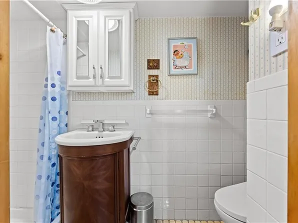 1715 East 35th Street image 19 of 32