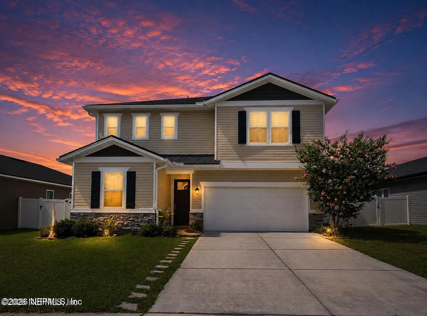 4 bed, 2.5 bath, 2649 sqft, $2,450 — Photo 2