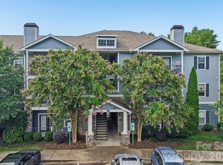 100 Vista Lake Dr APT 2, Candler, NC 28715