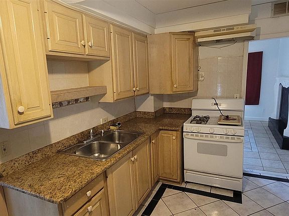 4th image of 21514 Harper Lake Ave
