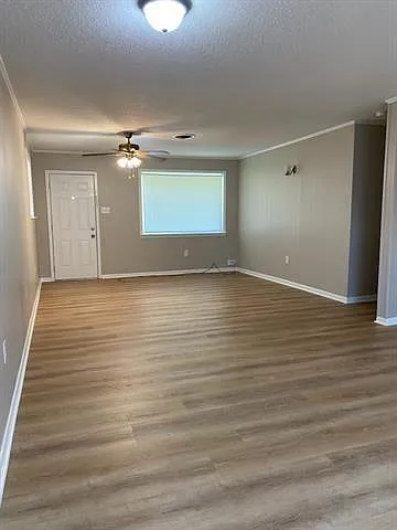 1029 Joyce St — Photo 7