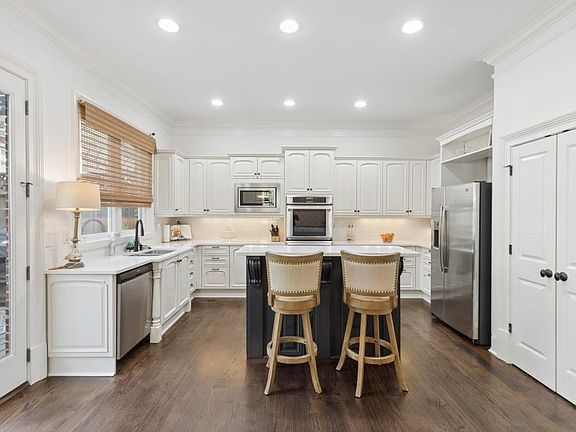 3rd image of 3585 Roxboro Rd NE Unit 6