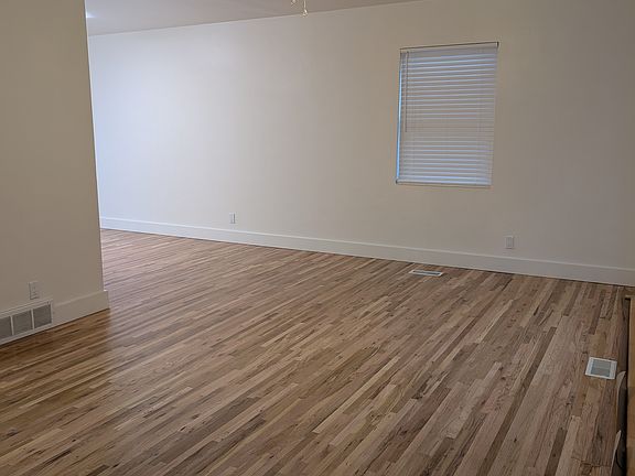 Front room & Dining area