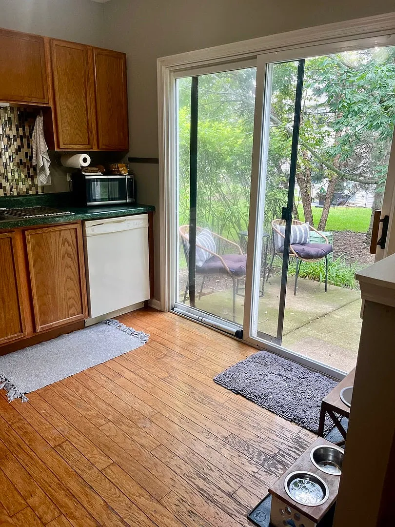2 bed, 2.5 bath, $2,000 — Photo 2