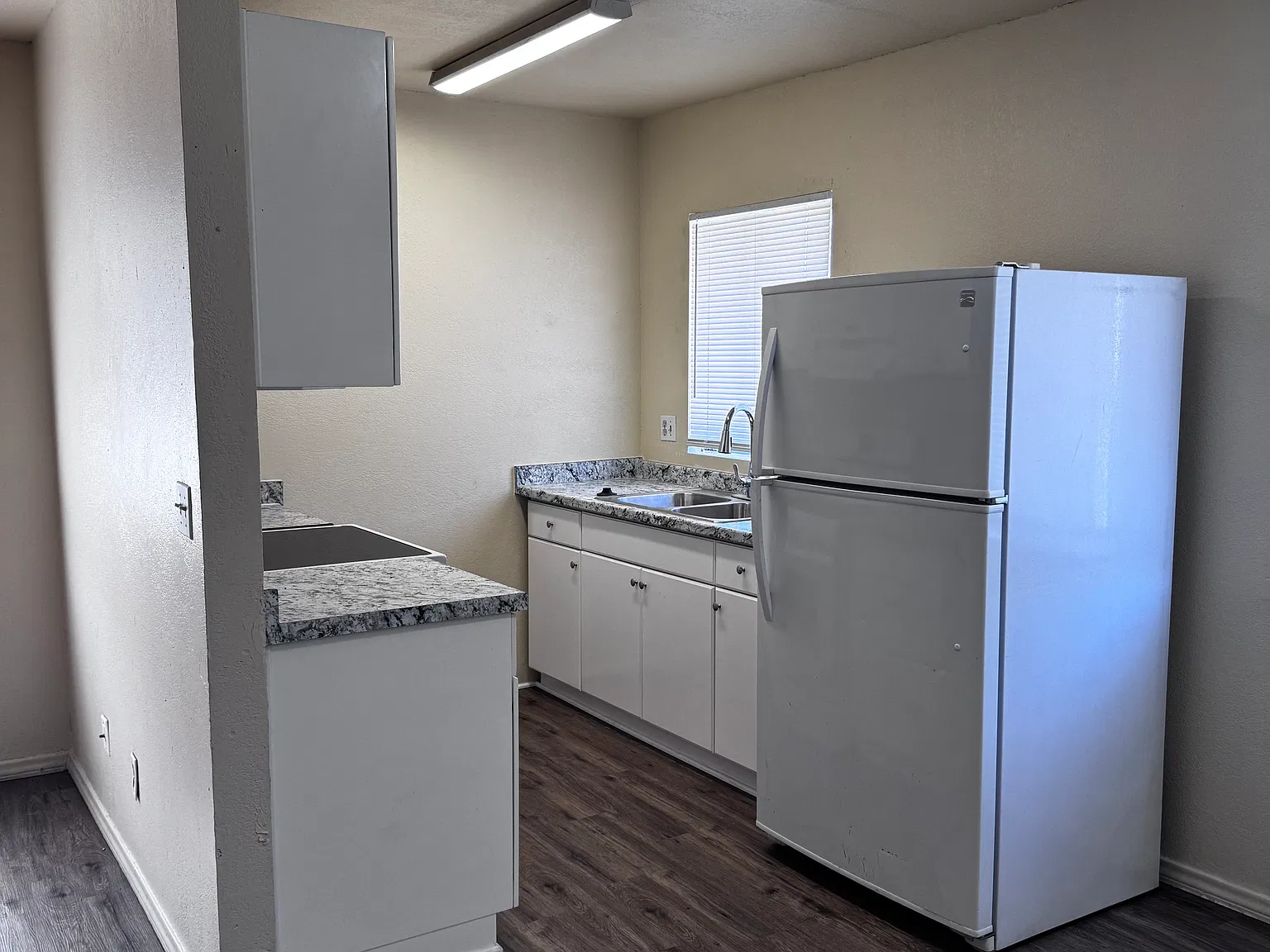 1015/1017 Grand Ave. Apt 1. on 2nd floor. — Photo 4
