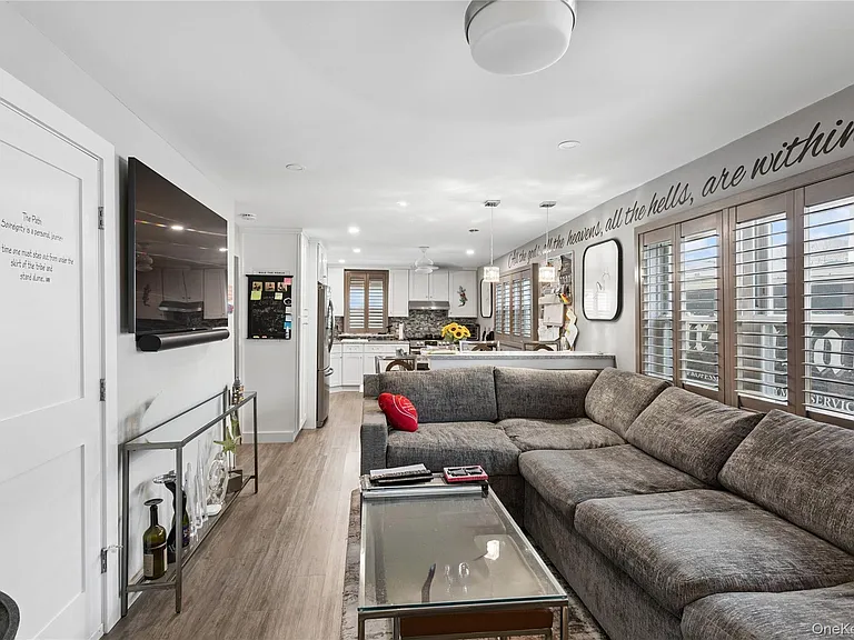 31 Julian Pl #1S — Photo 3