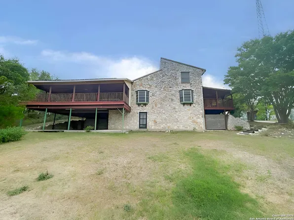 6729 W QUEENS CROWN ST, San Antonio, TX 78233