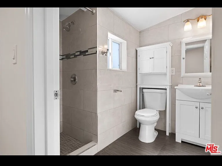 2902 Asbury St — Photo 4