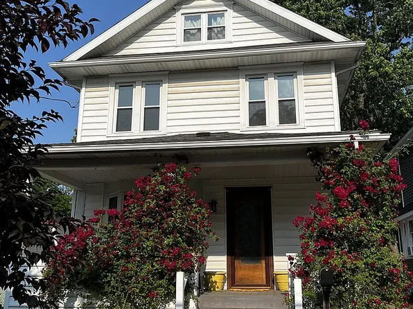 211 N Clemens Ave, Lansing, MI 48912