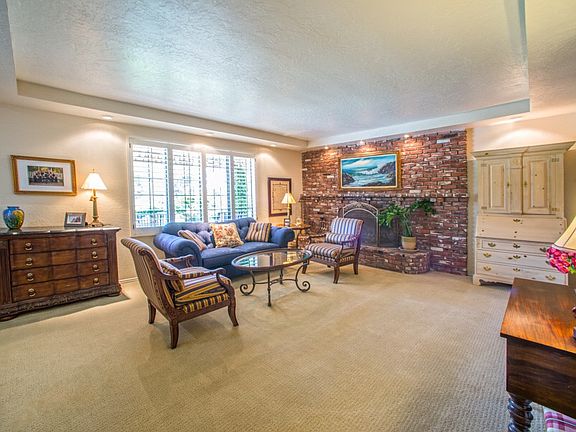 3rd image of 2427 Vista Dr