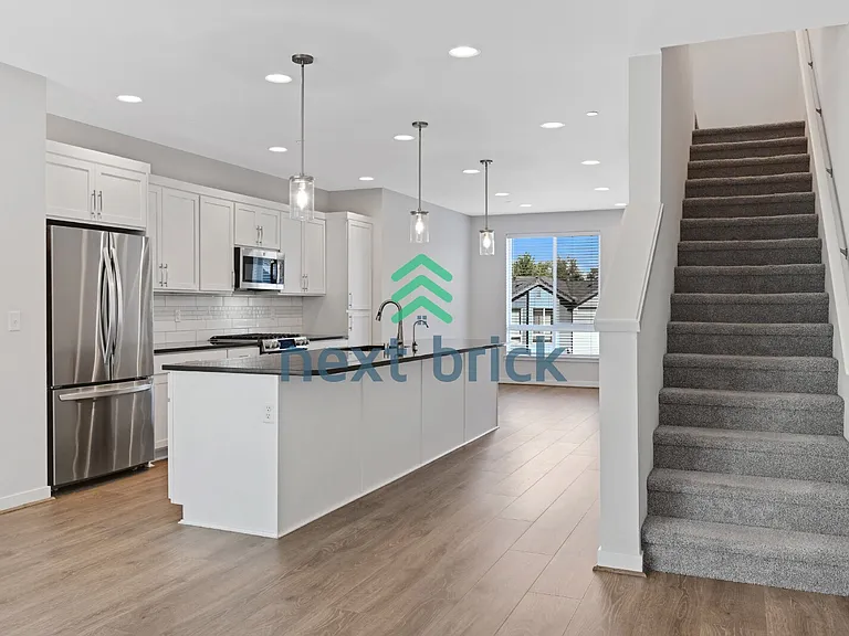 10945 NE 189th Pl #F — Photo 3
