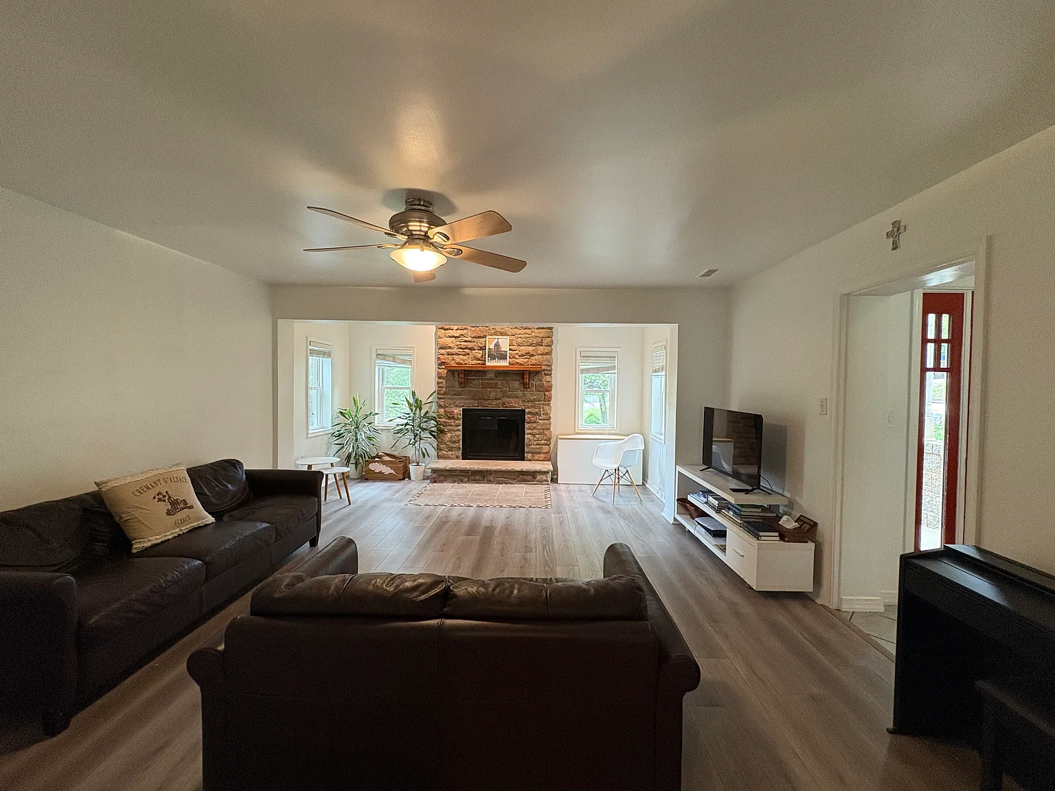 3 bed, 1731 sqft, $2,995 — Photo 2