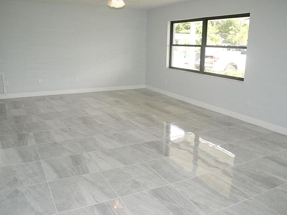 5th image of 249 Harbour Dr E