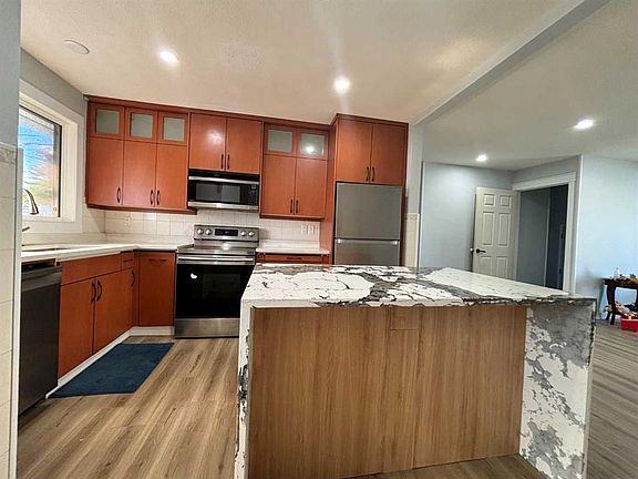 3rd image of 1672 E Marlyn Way NE