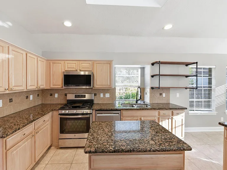 1813 Oak Wood Dr E — Photo 21