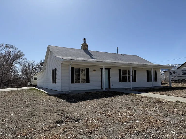 215 W Mill Rd — Photo 17