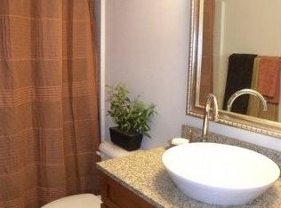 1094 Stone Bluff Dr, Fenton, MO 63026