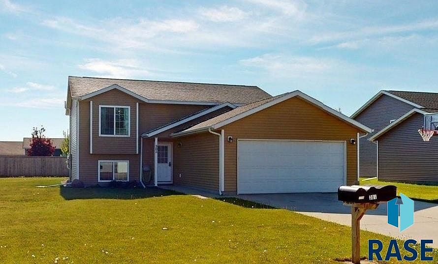 1st image of 302 Lilac Ave