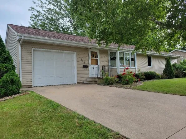 710 3rd St SW, Wells, MN 56097