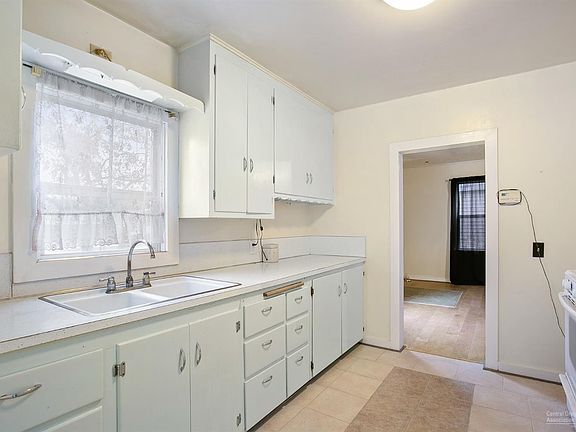 5th image of 845 NW 6th St