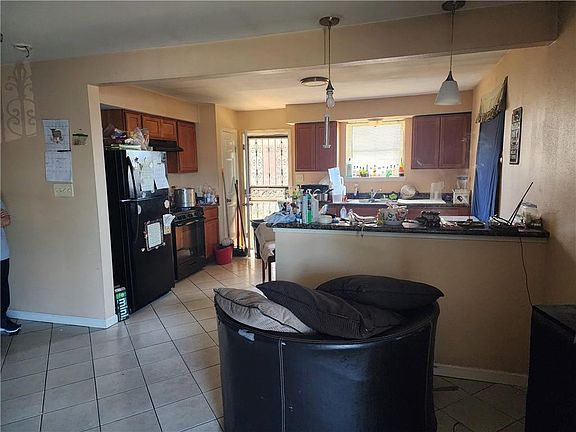 4th image of 7943-41 Dorsett Dr