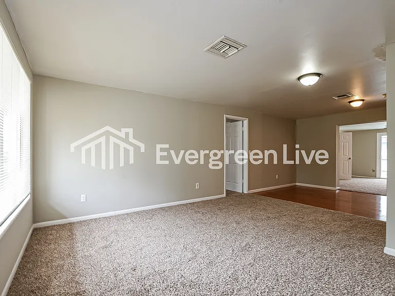 2038 Keyes Ln — Photo 2