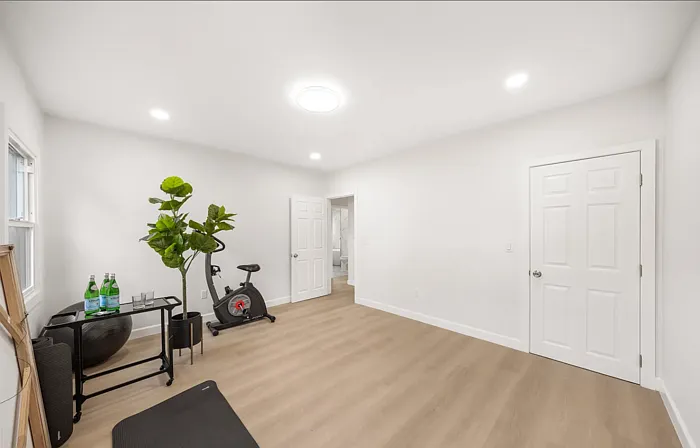1166 N El Molino Ave — Photo 14