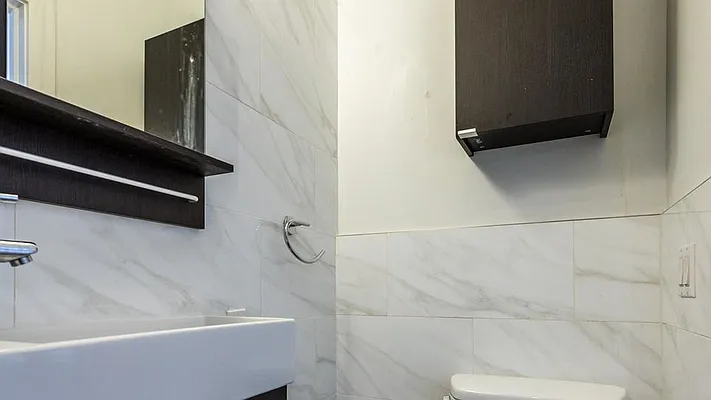 Rented by Nooklyn NYC LLC | media 18