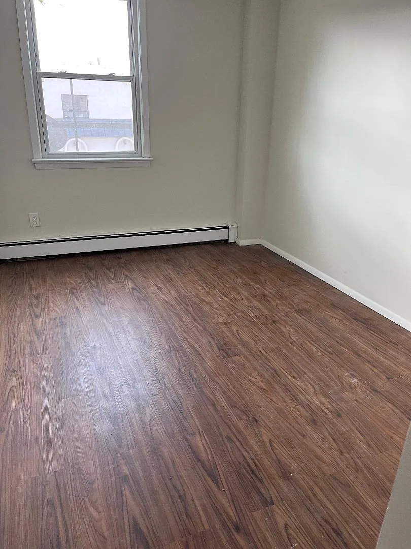 4 bed, $3,000 — Photo 2