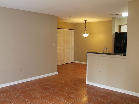 4th image of 1205 Raven Wood #203