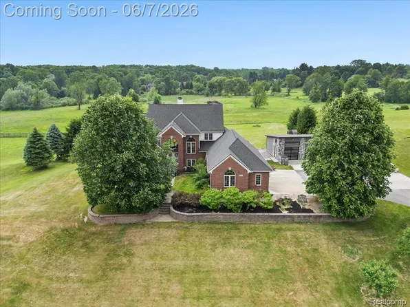 2160 W Buell Rd, Oakland, MI 48363