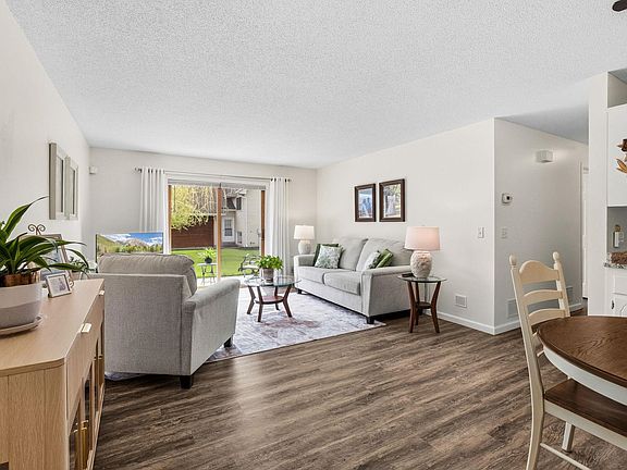 3rd image of 3295 Greenbrier St #D-105