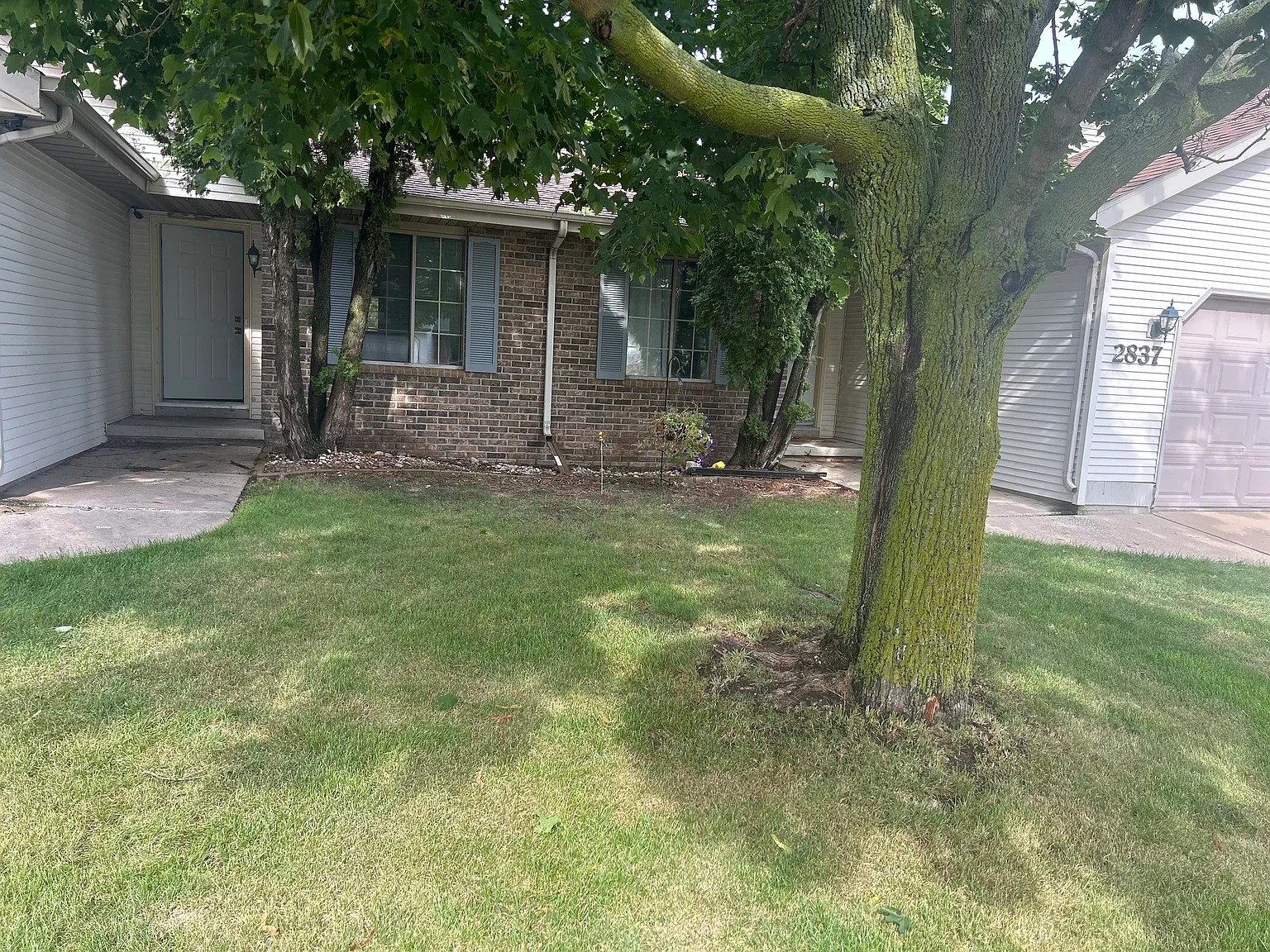 3 bed, 1200 sqft, $2,100 — Photo 1