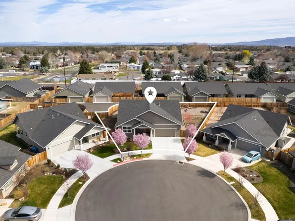 450 NE Oak Ct, Redmond, OR 97756