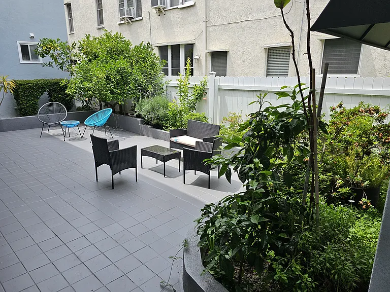 236 S Rexford Dr #1/4 — Photo 20