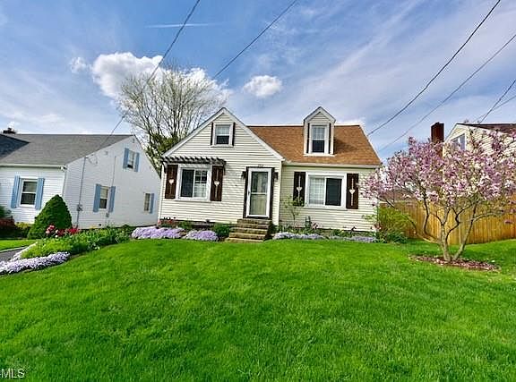 3rd image of 252 E Friend St
