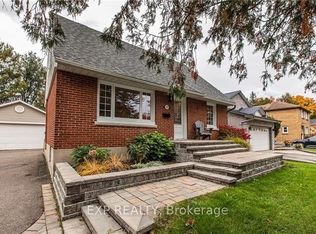 943 Mountainview Ave, Ottawa, ON K2B 5G3