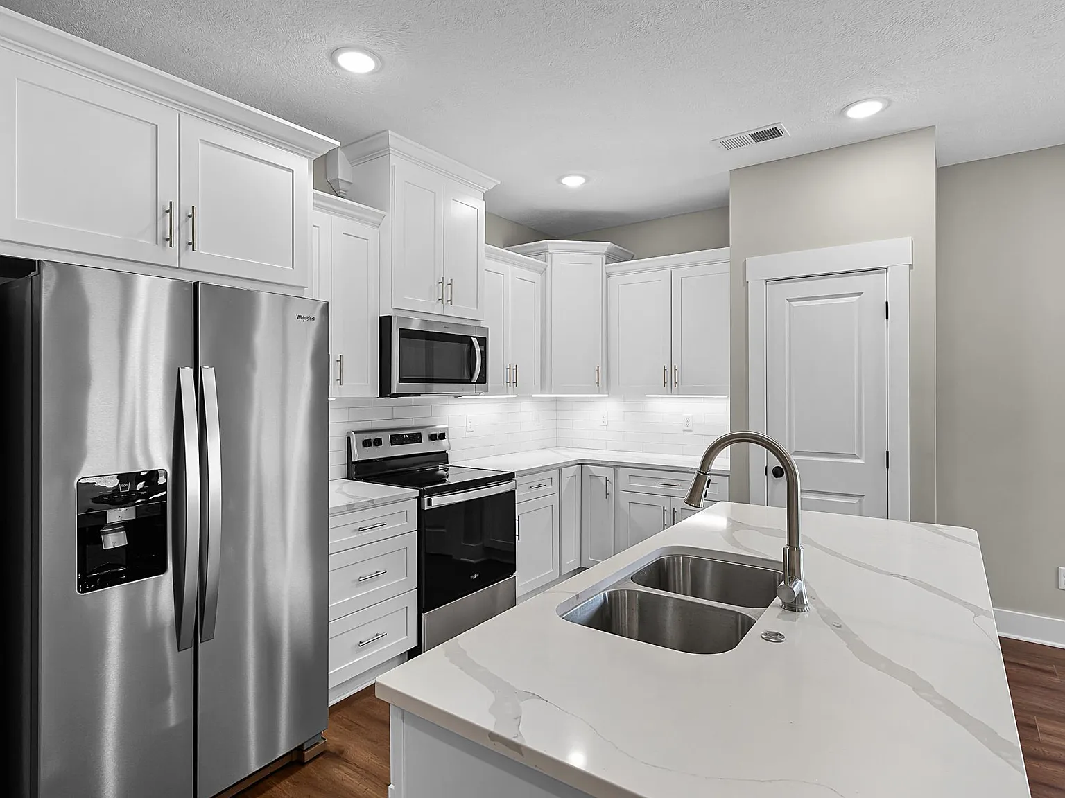 2 bed, 1050 sqft, $1,650 — Photo 3