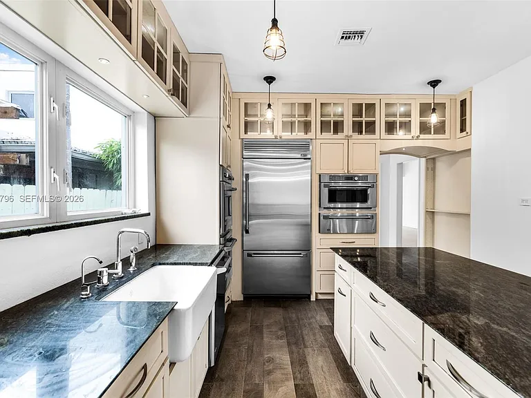 1232 Lenox Ave — Photo 11