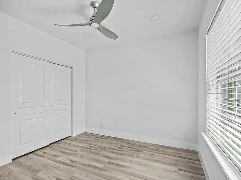 75 NW 4th Ave #75 — Photo 29