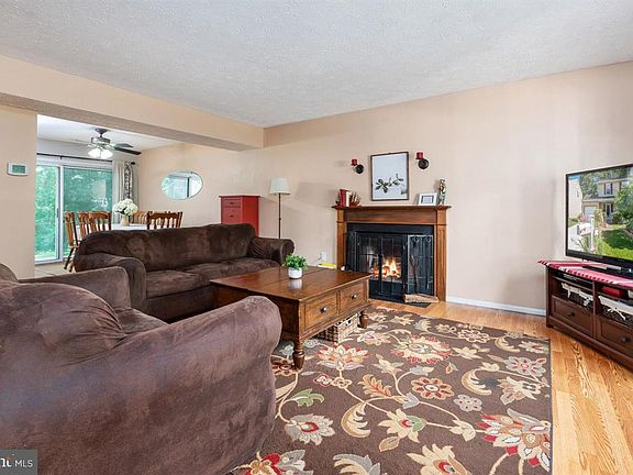 5th image of 609 Wheat Mill Ct E