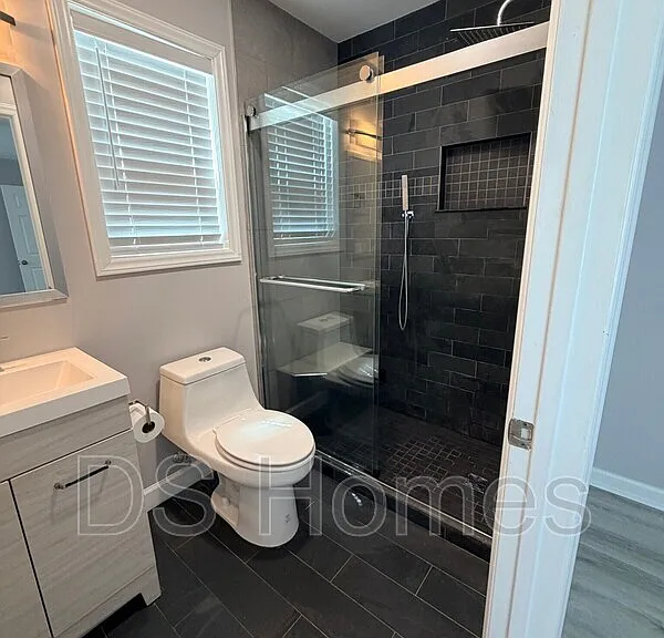 1028 Kent St — Photo 12
