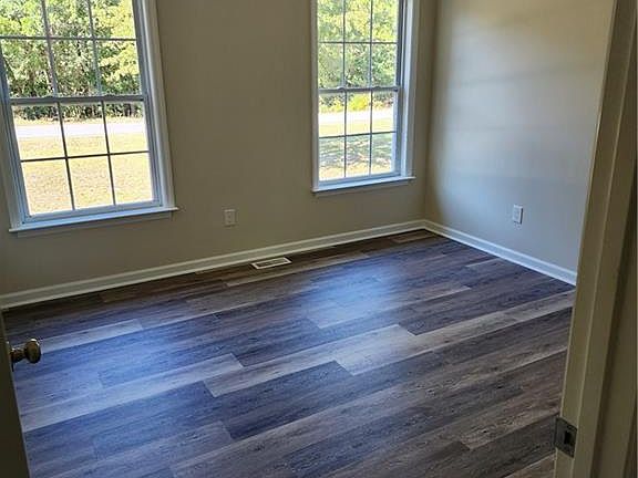 3rd image of 72 Twin Brook Ln