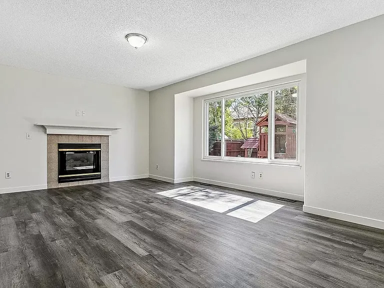 6945 Ashley Dr — Photo 9