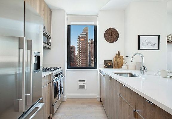 3rd image of 345 E 94th St APT 5B