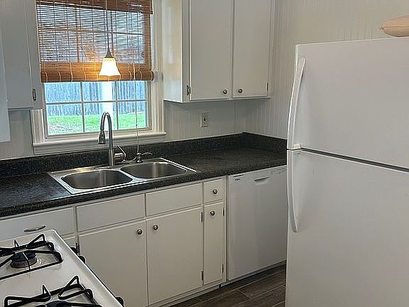 4th image of 608 Sheppard Dr